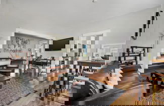Foto 3 - Casa Doble - Two Units, One Location!