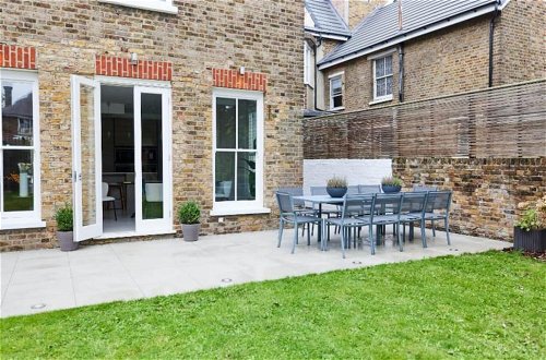Photo 53 - The Ealing Space - Classy 5bdr House With Garden and Parking