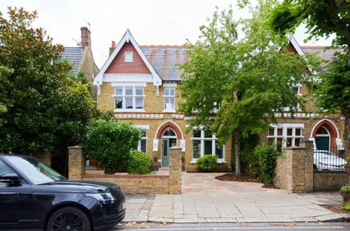 Photo 56 - The Ealing Space - Classy 5bdr House With Garden and Parking