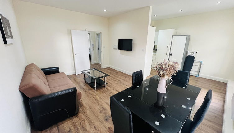 Photo 1 - 1-bed Apartment in Ealing - 2mins From Station