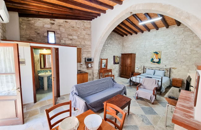 Aphrodite's Pool Retreat - Photo 9