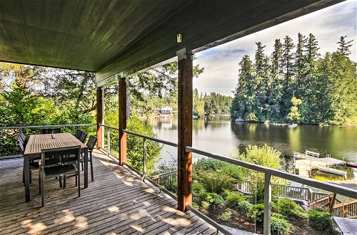 Foto 1 - Lakefront Olympia Home w/ Private Dock + Views