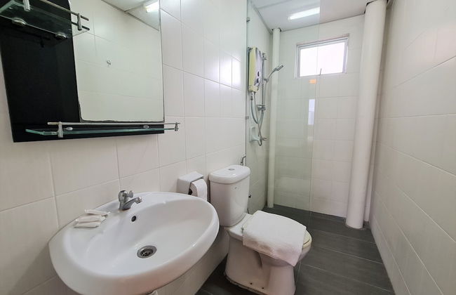 Duta Hotel & Residence by Sarahs Lodge - Photo 35