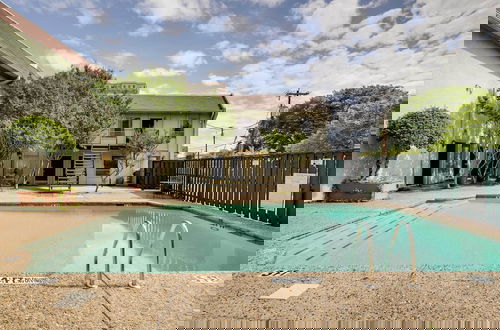 Foto 7 - Serene Dallas Condo w/ Pool - Walkable Location