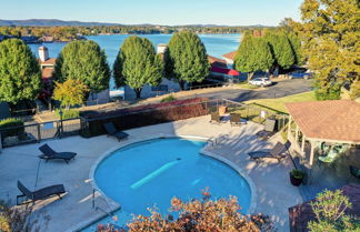 Foto 2 - Lakefront Hot Springs Condo w/ Pool Access