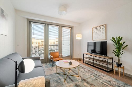Foto 1 - Arlington Inspired 2BD 2BA Deluxe Apartment