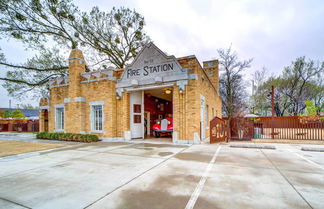 Foto 1 - Historic, Renovated Fire Station Vacation Rental