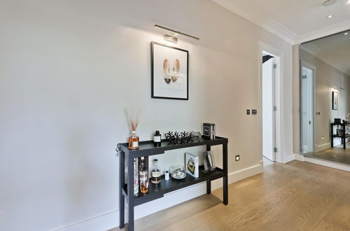 Photo 13 - Immaculate two Bedroom Apartment in Chelsea by Underthedoormat