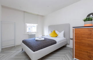 Photo 3 - Stylish 3BD Maisonette With Garden in Homerton