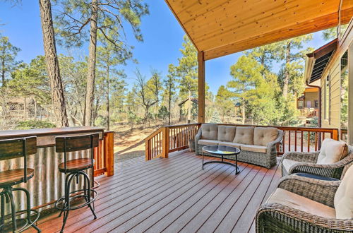 Photo 34 - Luxurious Lakeside Cabin With Private Hot Tub