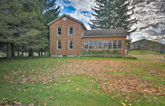 Photo 1 - Vintage Farmhouse ~ 2 1/2 Mi to Mount Pleasant Ski