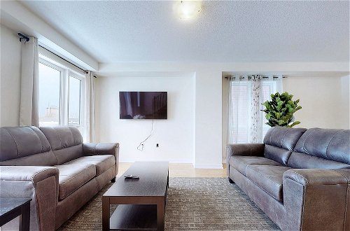 Foto 9 - Modern 3-bedroom Oshawa Home