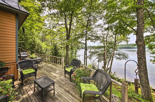 Foto 10 - Beautiful Embden Pond Cabin w/ Dock & Kayaks