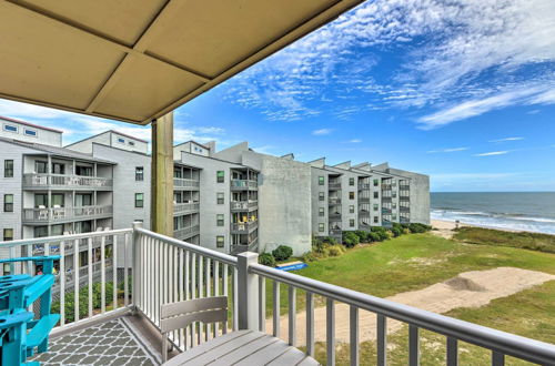 Foto 21 - Airy Oceanfront Condo W/beach Views & Pool Access