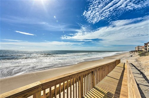 Foto 6 - Airy Oceanfront Condo W/beach Views & Pool Access