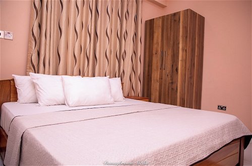 Photo 2 - Impeccable 1-bedroom Furnished Apartment in Accra