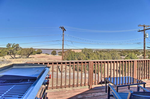 Photo 8 - Quaint Show Low Home w/ Balcony & Lake Views