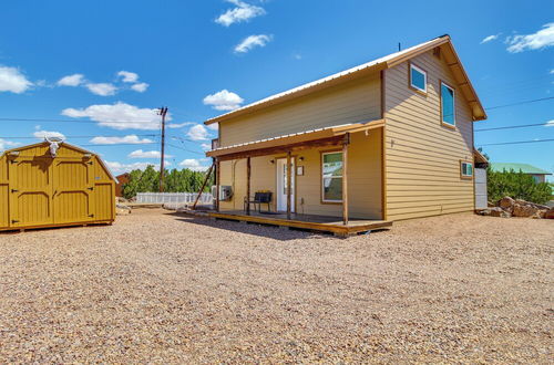 Photo 28 - Quaint Show Low Home w/ Balcony & Lake Views