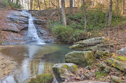 Photo 14 - Cozy Log Cabin Retreat: Steps to Lake Lure & Beach