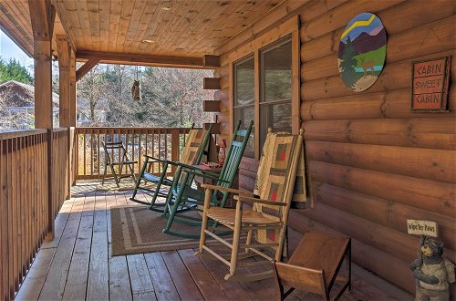 Foto 5 - Cozy Log Cabin Retreat: Steps to Lake Lure & Beach