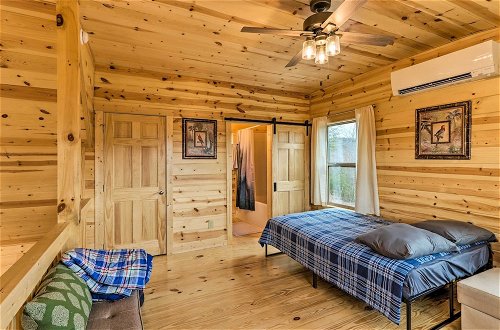 Foto 14 - Cozy Mtn Cabin: Spacious Deck & Forest Views