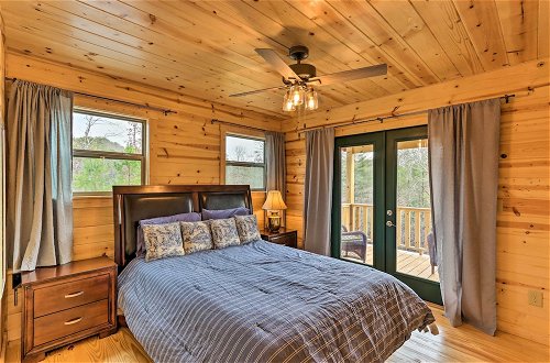 Foto 15 - Cozy Mtn Cabin: Spacious Deck & Forest Views