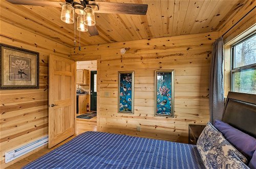 Foto 4 - Cozy Mtn Cabin: Spacious Deck & Forest Views