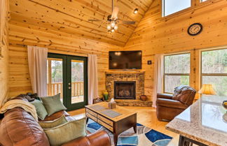 Foto 1 - Cozy Mtn Cabin: Spacious Deck & Forest Views