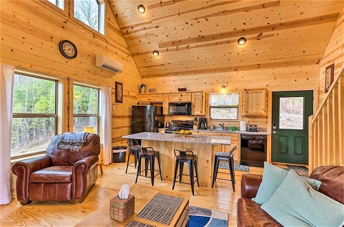 Foto 26 - Cozy Mtn Cabin: Spacious Deck & Forest Views