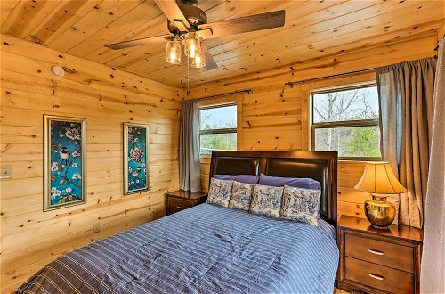 Foto 25 - Cozy Mtn Cabin: Spacious Deck & Forest Views