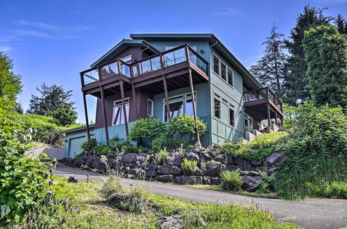 Photo 1 - Luxe Coastal Haven W/beautiful Bay Views & Hot Tub