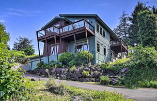 Photo 1 - Luxe Coastal Haven W/beautiful Bay Views & Hot Tub