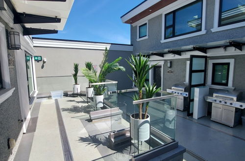 Foto 43 - Sunset Mews Luxurious 3 Bed Townhouse