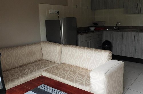 Photo 8 - 2 Bedroomed Apartment With En-suite and Kitchenette - 2066