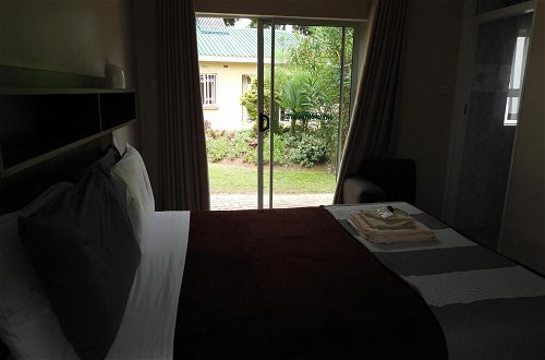 Photo 8 - 2 Bedroomed Apartment With En-suite and Kitchenette - 2069