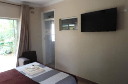 Photo 7 - 2 Bedroomed Apartment With En-suite and Kitchenette - 2069