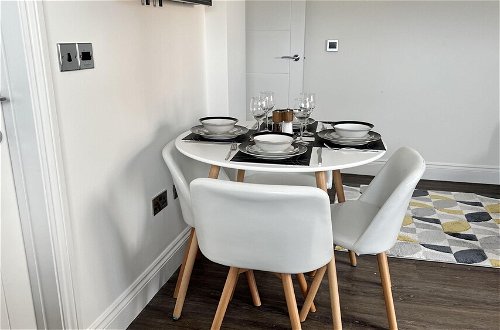 Photo 8 - Modern 1-bedroom Aprt in the Heart of Brighton