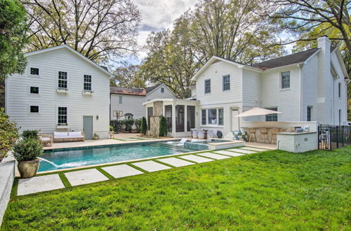 Photo 14 - Stunning Charlotte Home: Private Pool