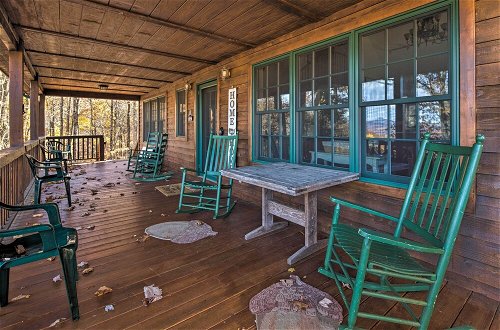 Foto 29 - Beautiful Hendersonville Cabin w/ Mtn Views