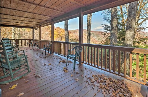 Foto 32 - Beautiful Hendersonville Cabin w/ Mtn Views