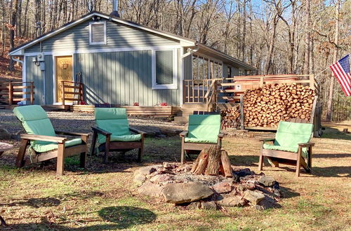 Foto 17 - Treetop Hideaway w/ Lake Views + Fire Pit