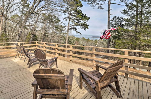 Foto 13 - Treetop Hideaway w/ Lake Views + Fire Pit