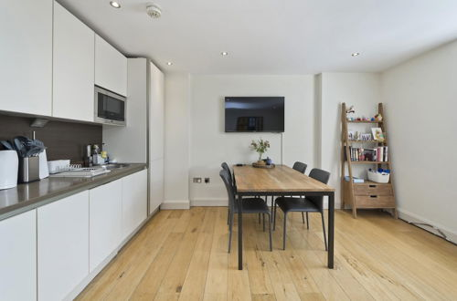 Foto 9 - Fantastic Bright 1 Bedroom Apartment on Queensway Bayswater