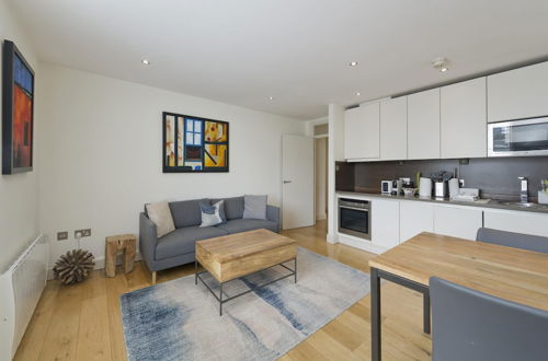 Photo 4 - Fantastic Bright 1 Bedroom Apartment on Queensway Bayswater