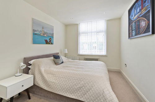 Photo 2 - Fantastic Bright 1 Bedroom Apartment on Queensway Bayswater