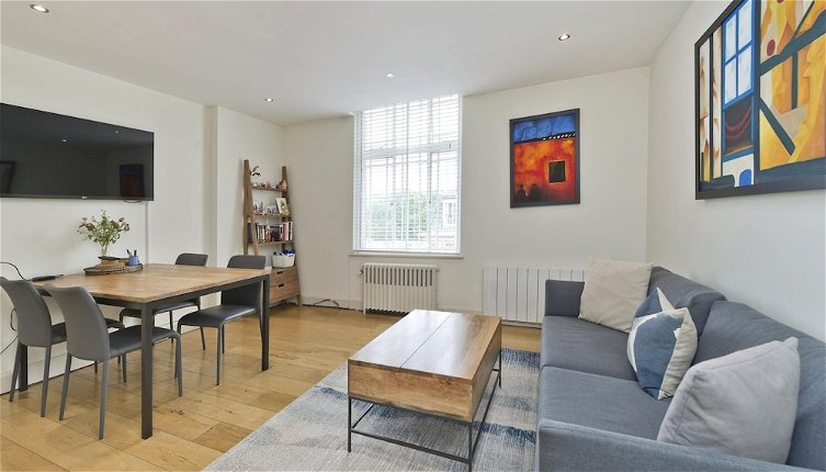 Photo 1 - Fantastic Bright 1 Bedroom Apartment on Queensway Bayswater