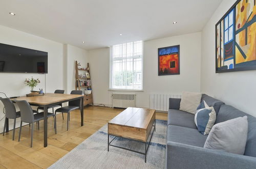 Photo 1 - Fantastic Bright 1 Bedroom Apartment on Queensway Bayswater