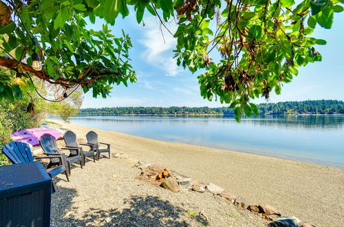 Photo 31 - Dreamy Wooded Cabin With Private Beach & Kayaks