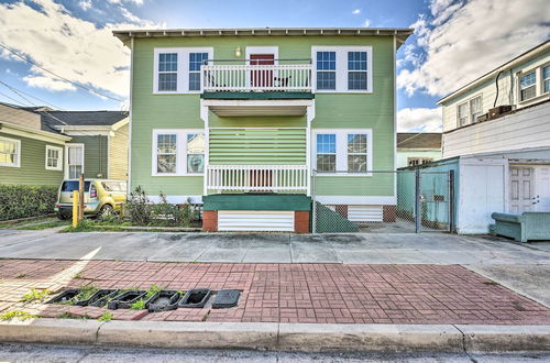 Photo 19 - Beachy Galveston Home < 1/2 Mi to Pier & Seawall