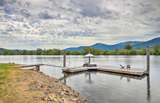 Foto 2 - Waterfront Cabin w/ 2 Boat Docks & Mtn Views